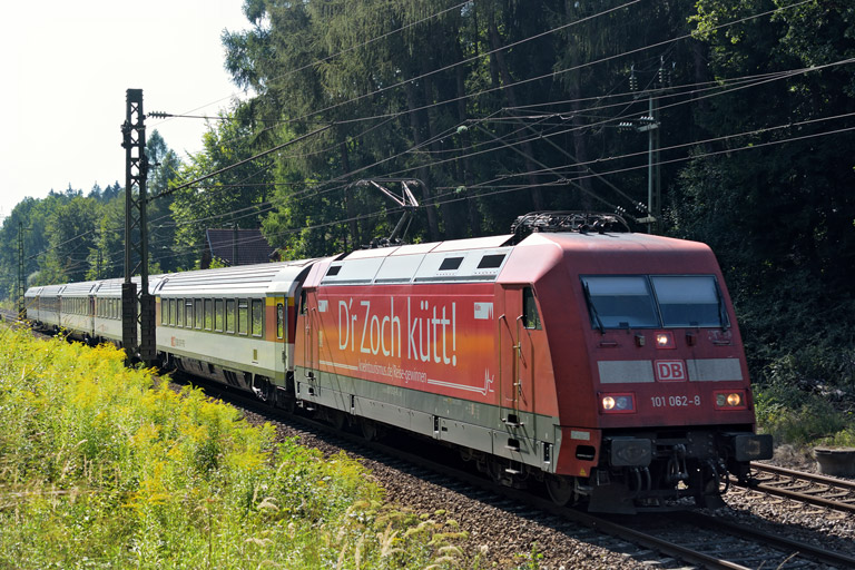101 062 mit IC 186 bei km 18,2 (August 2015)