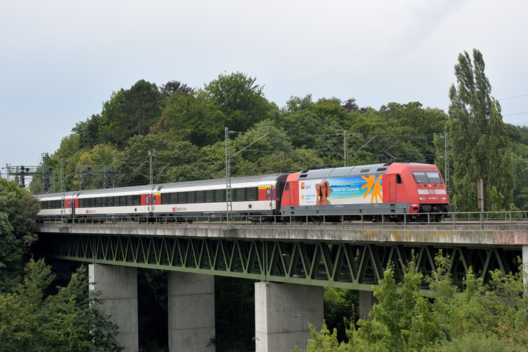 101 099 mit IC 282 bei km 14,6 (August 2015)