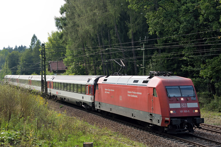 101 105 mit IC 186 bei km 18,2 (September 2015)