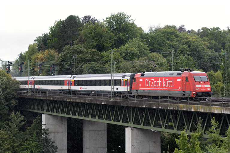 101 114 mit IC 282 bei km 14,6 (August 2015)