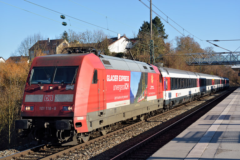 101 118 mit IC 186 bei km 14,2 (Februar 2015)