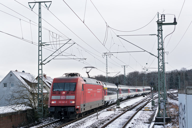101 140 mit IC 280 bei km 16,8 (Januar 2015)