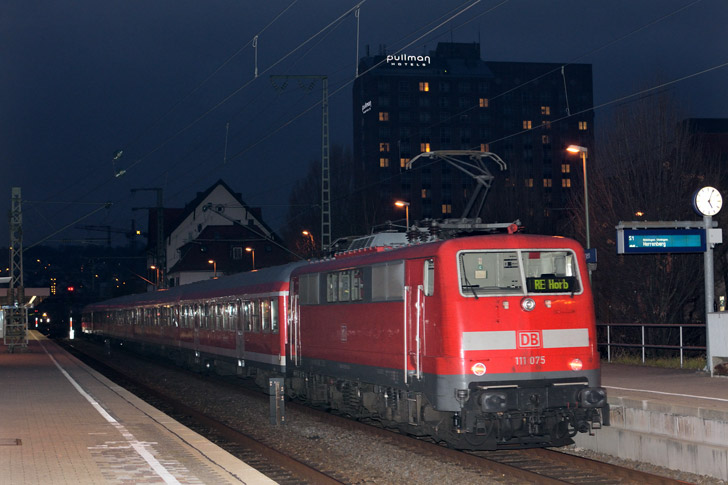 111 075 mit RB 19377 bei km 15,6 (Dezember 2015)