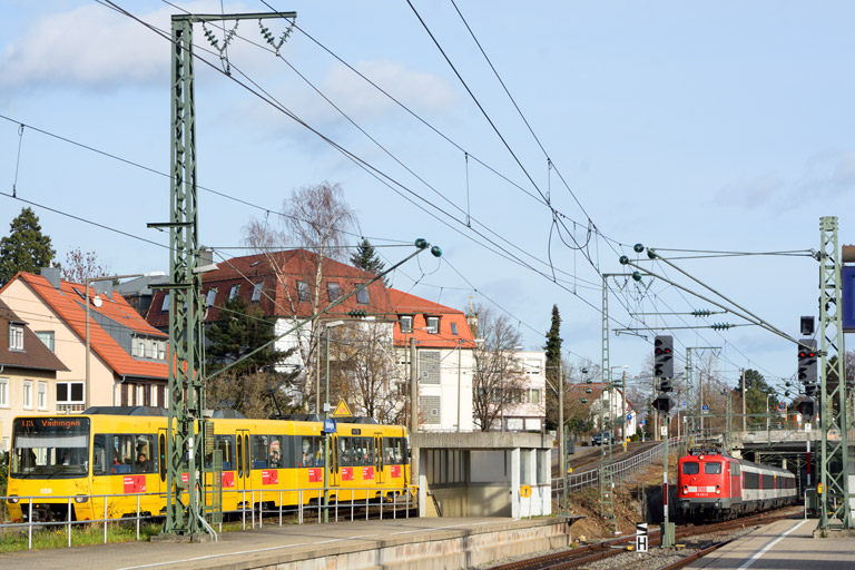 115 261 mit IC 185 bei km 15,4 (November 2015)