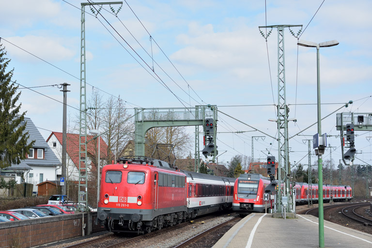 115 261 mit IC 2543 bei km 16,6 (M&auml;rz 2015)