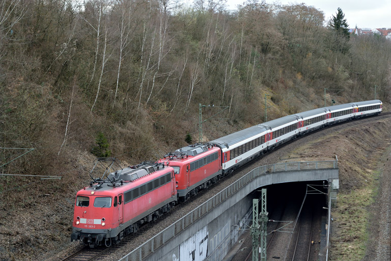 115 383 und 115 261 mit IC 281 bei km 13,8 (M&auml;rz 2015)