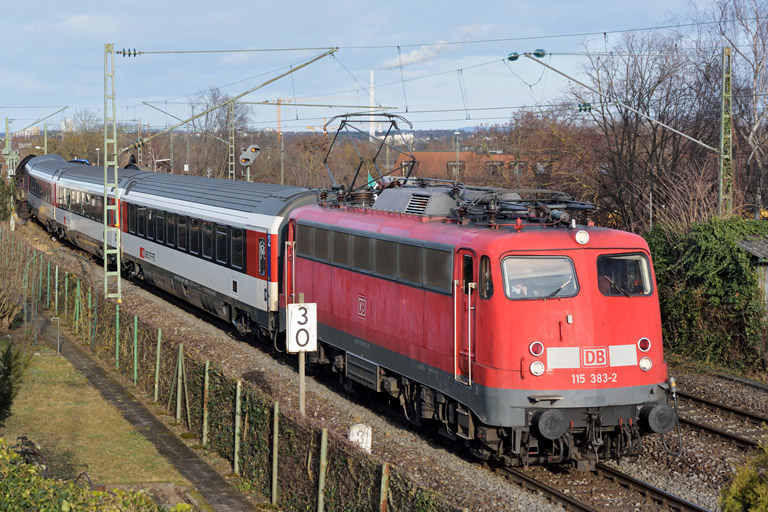 115 383 mit IC 281 bei km 3,0 (Februar 2015)