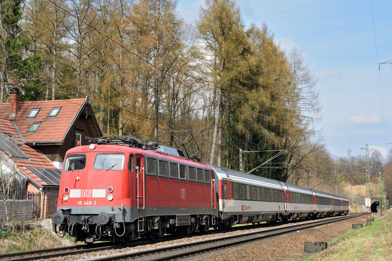 115 448 mit IC 281 bei km 18,2 (April 2015)