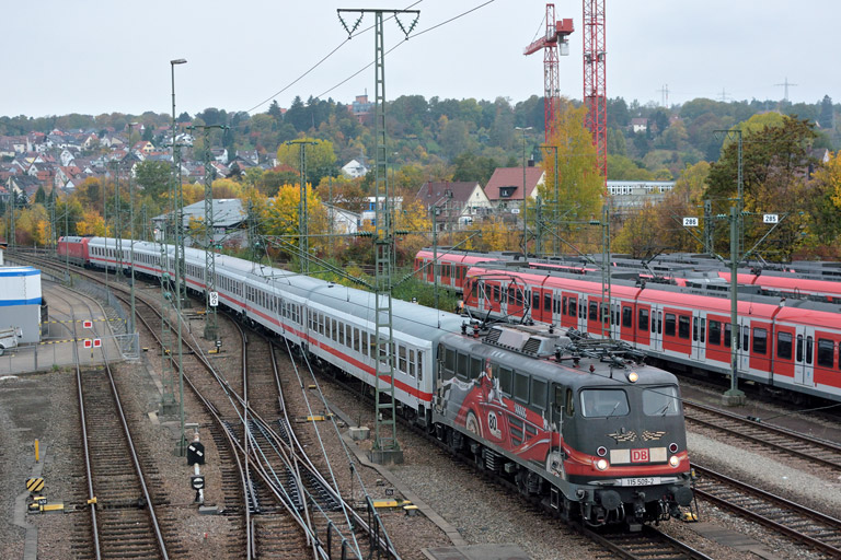 115 509 mit IC 2566 bei km 16,0 (Oktober 2015)