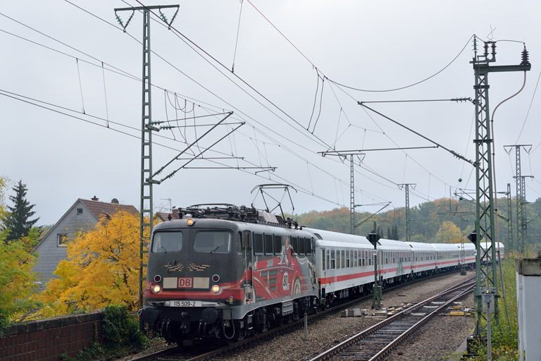 115 509 mit IC 2572 bei km 16,8 (Oktober 2015)