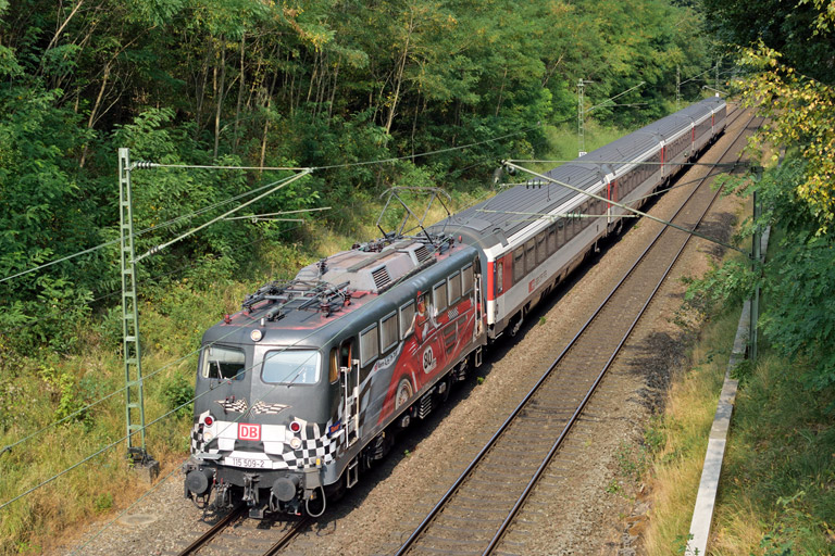 115 509 mit IC 281 bei km 19,0 (August 2015)
