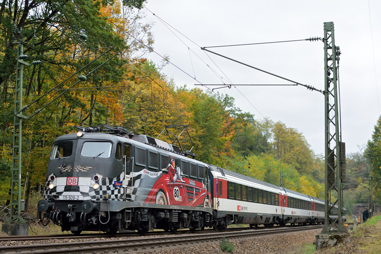 115 509 mit IC 281 bei km 18,2 (Oktober 2015)