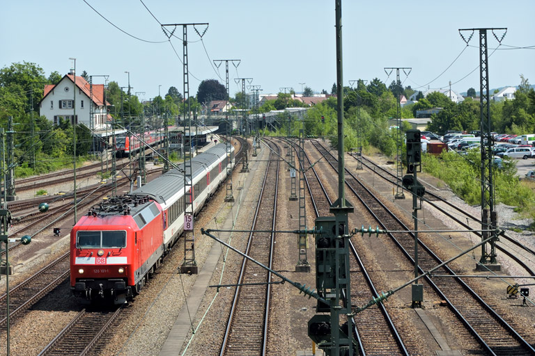 120 101 mit IC 185 bei km 15,8 (Juli 2015)