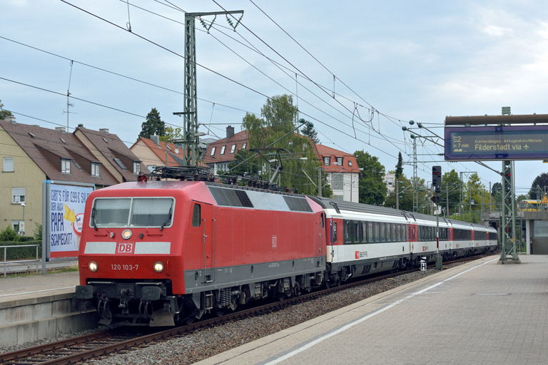 120 103 mit IC 187 bei km 15,6 (August 2015)