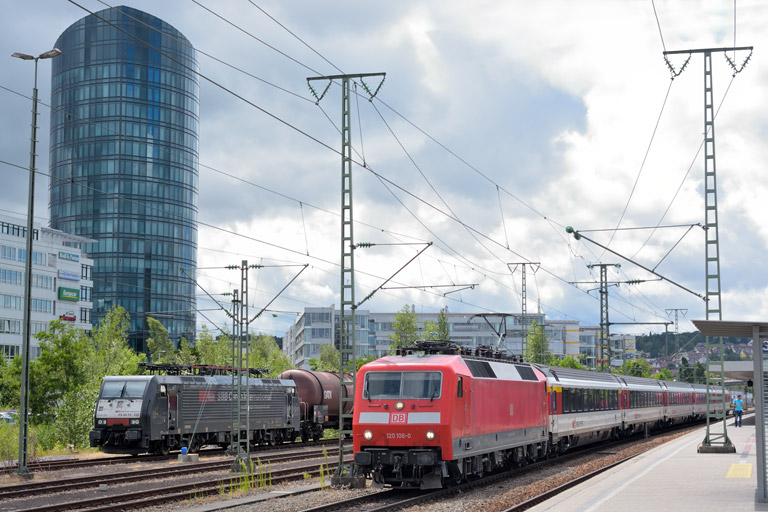 120 106 mit IC 185 bei km 15,6 (Juli 2015)