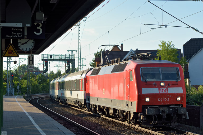 120 110 mit IC 285 bei km 16,8 (Juli 2015)