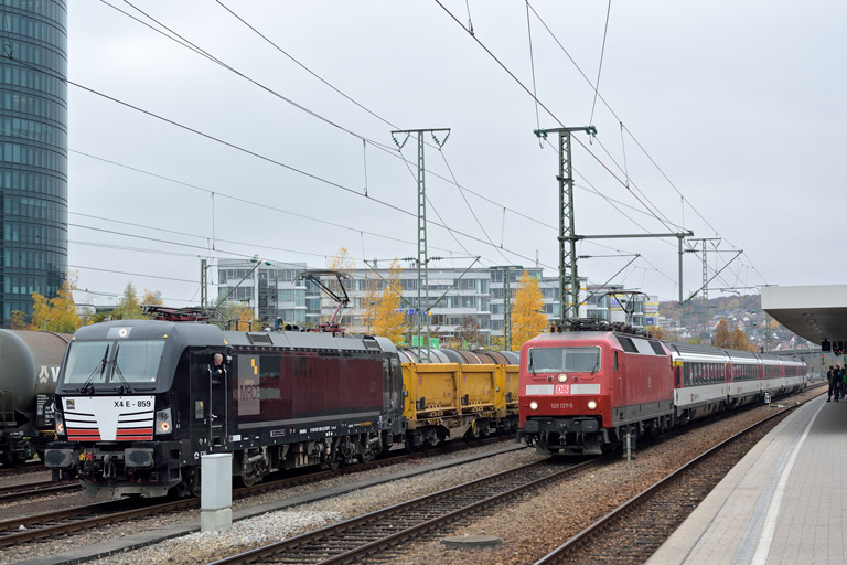 120 137 mit IC 280 und 193 859 bei km 15,6 (Oktober 2015)