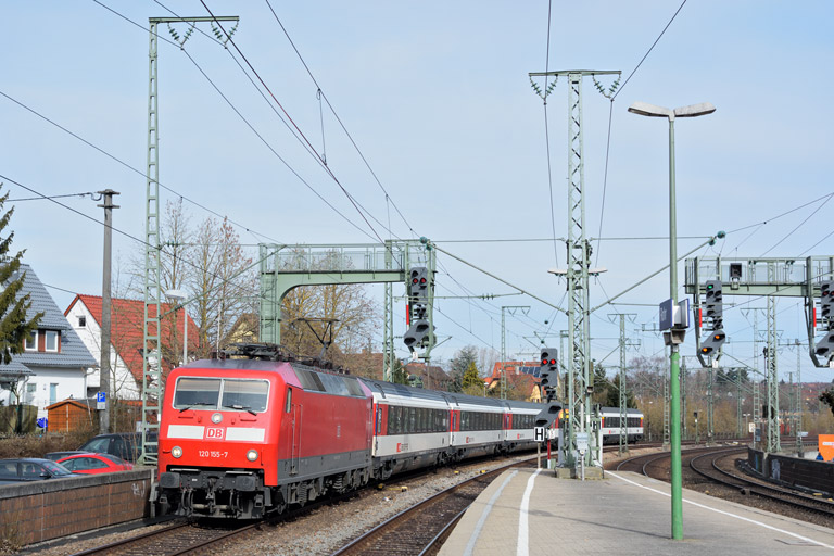 120 155 mit IC 183 bei km 16,6 (M&auml;rz 2015)