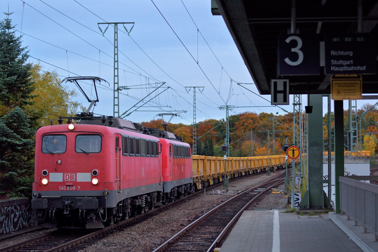 140 808 und 140 855 bei km km 16,8 (Oktober 2015)