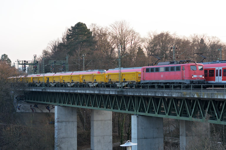 140 808 mit BauZ 92120 bei km 14,6 (M&auml;rz 2015)