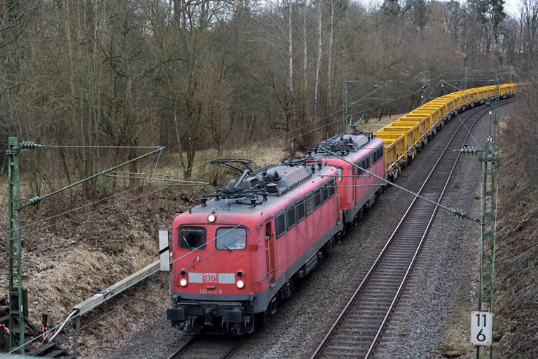 140 855 und 140 808 bei km 11,6 (M&auml;rz 2015)