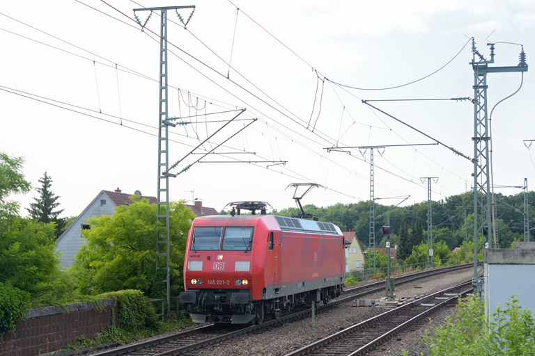 145 021 als T 66699 bei km 16,8 (Juli 2015)