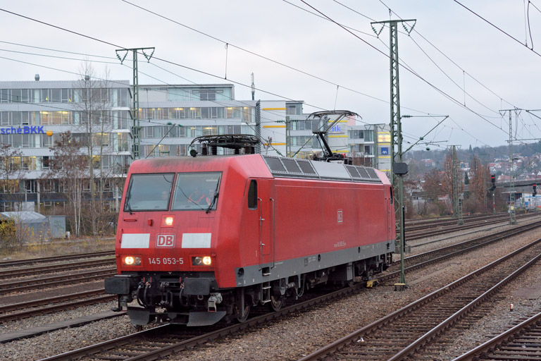 145 053 als T 66699 bei km 15,6 (Dezember 2015)