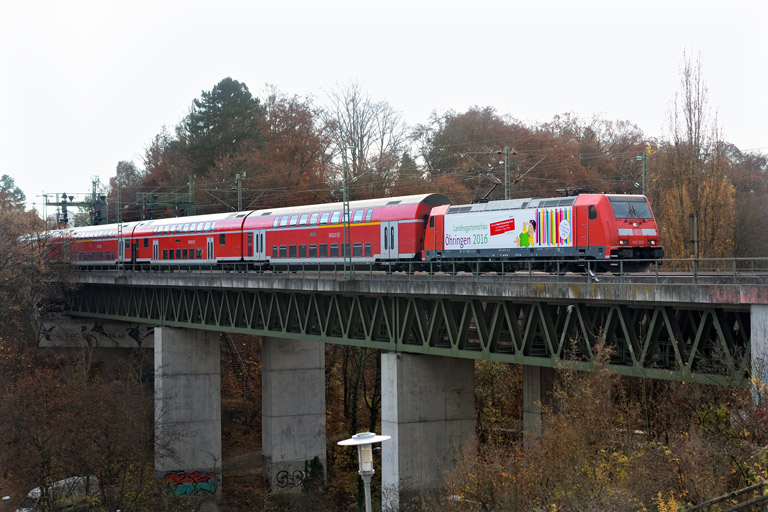 146 202 mit RE 19042 bei km 14,6 (November 2015)