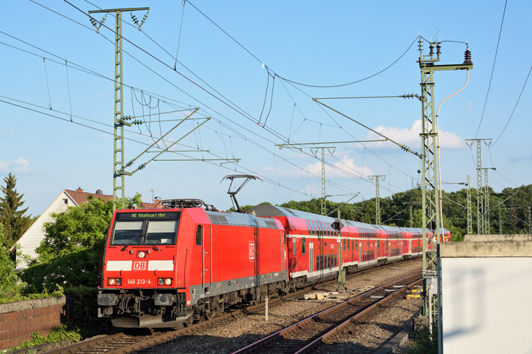146 213 mit RE 19048 bei km 16,8 (Mai 2015)