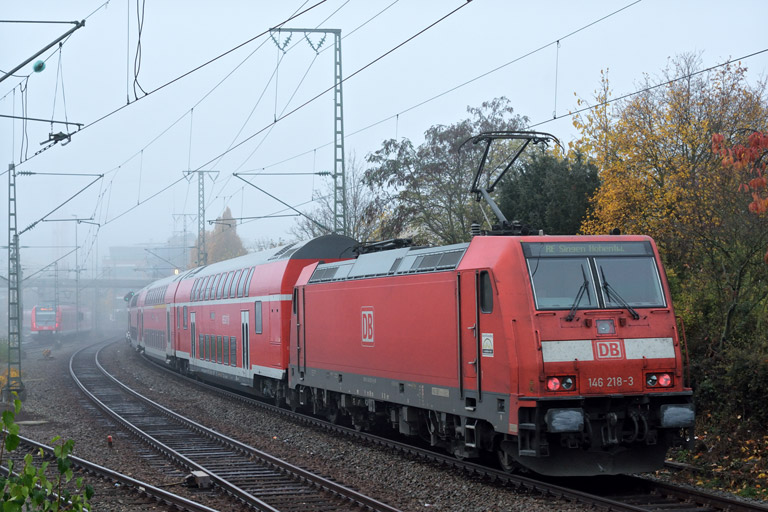 146 218 als RE 19035 bei km 15,6 (Oktober 2015)