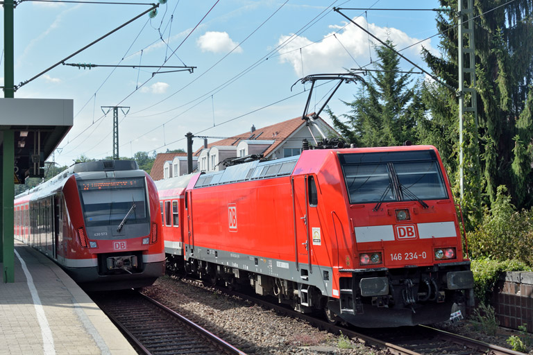 146 234 mit RE 19037 bei km 16,8 (Juli 2015)