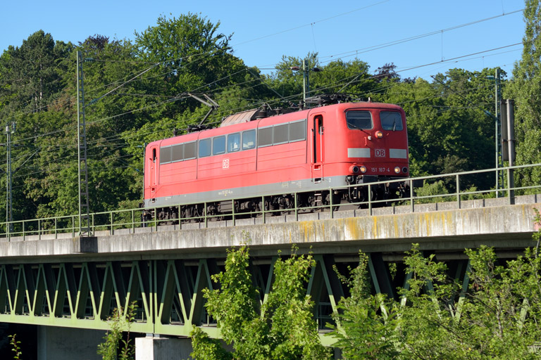 151 167 als T 66699 bei km 14,6 (Juli 2015)