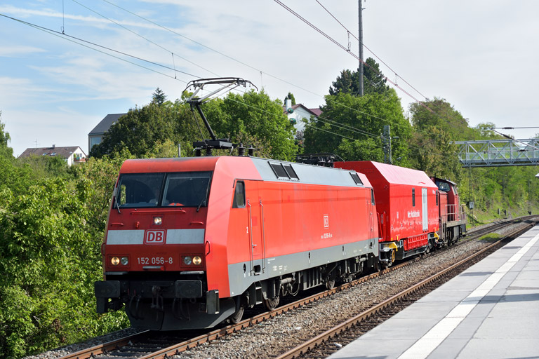 152 056 mit Hilfz 98813 bei km 14,2 (September 2015)