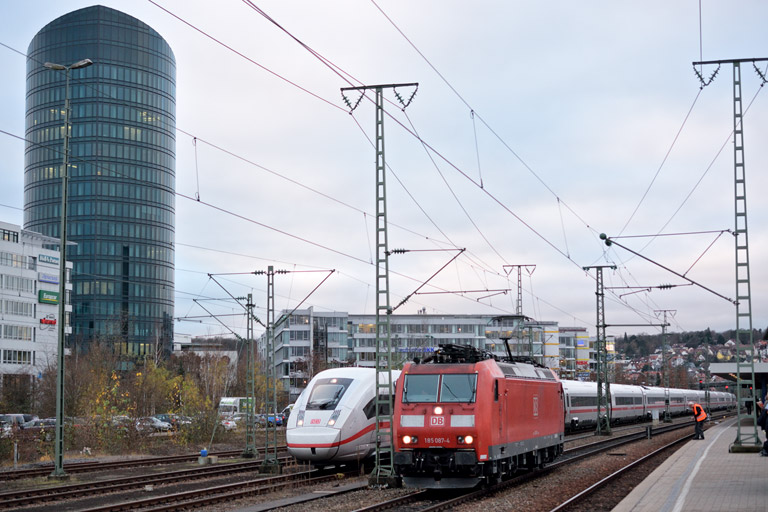 185 087 als T 66699 bei km 15,6 (Dezember 2015)