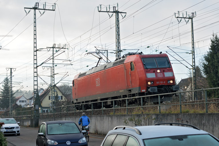 185 151 als T 66699 bei km 16,6 (Dezember 2015)