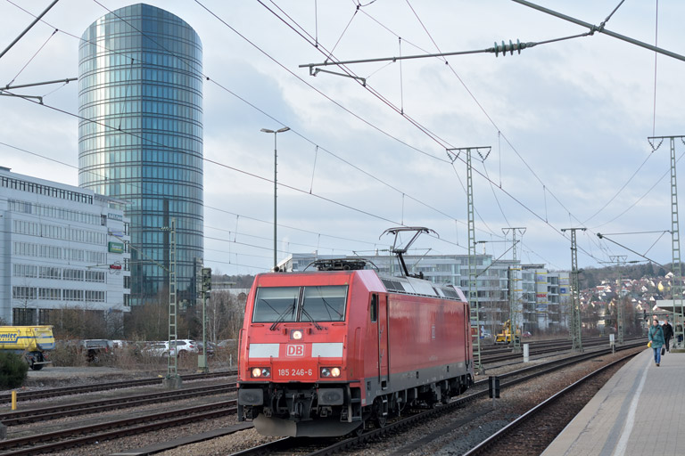 185 246 als T 66699 bei km 15,6 (M&auml;rz 2015)