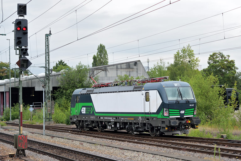 193 227 bei km 15,6 (Juli 2015)