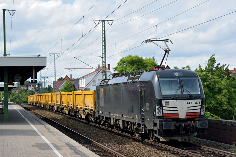 193 871 mit Bauz 83974 bei km 16,8 (Mai 2015)