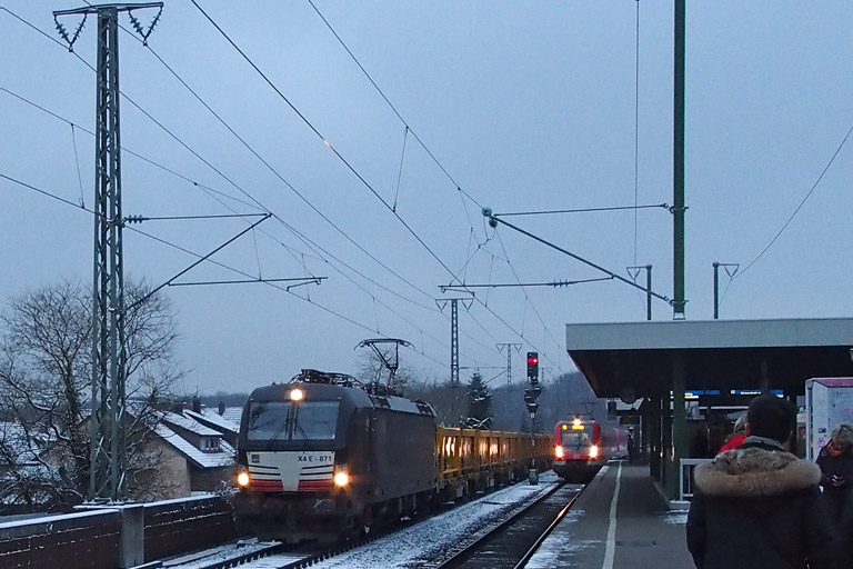 193 871 mit BauZ 91943 bei km 16,8 (Januar 2015)
