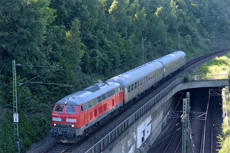 218 399 mit DLr 13486 bei km 13,8 (Juli 2015)
