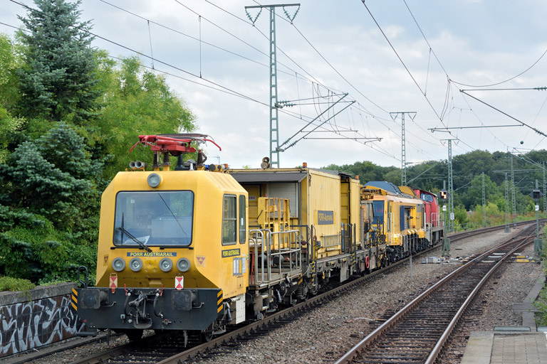 294 885 mit DGV 82890 bei km 16,8 (August 2015)