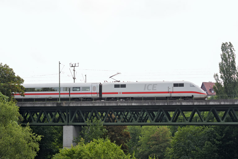 401 102 als LPFT-A 75670 bei km 14,6 (Juni 2015)