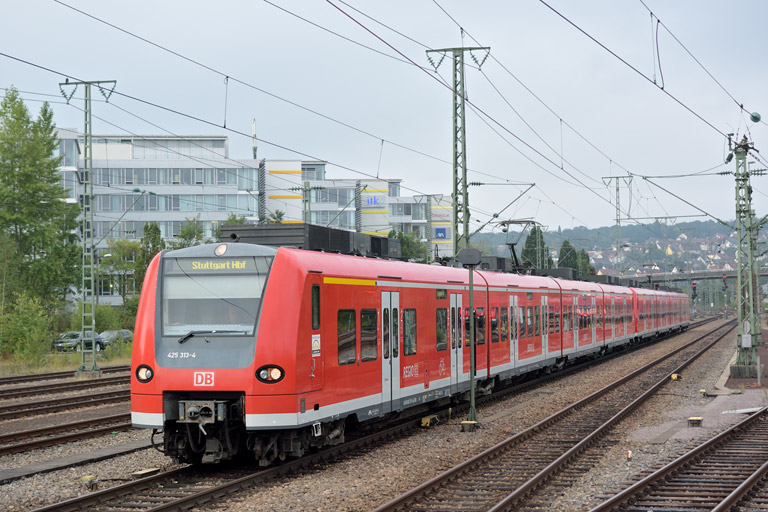 425 313 als RE 19082 bei km 15,8 (September 2015)