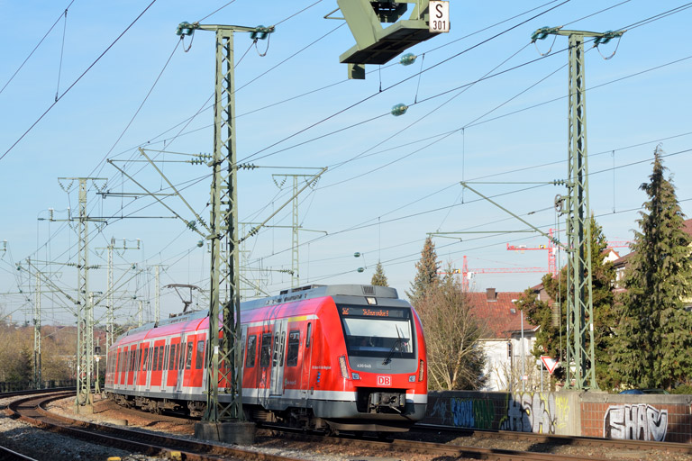430 045 als S2 bei km 16,6 (Dezember 2015)