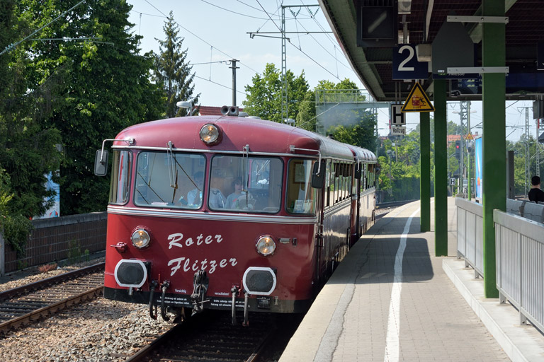 998 554 und 798 469 bei km 16,8 (Juli 2015)