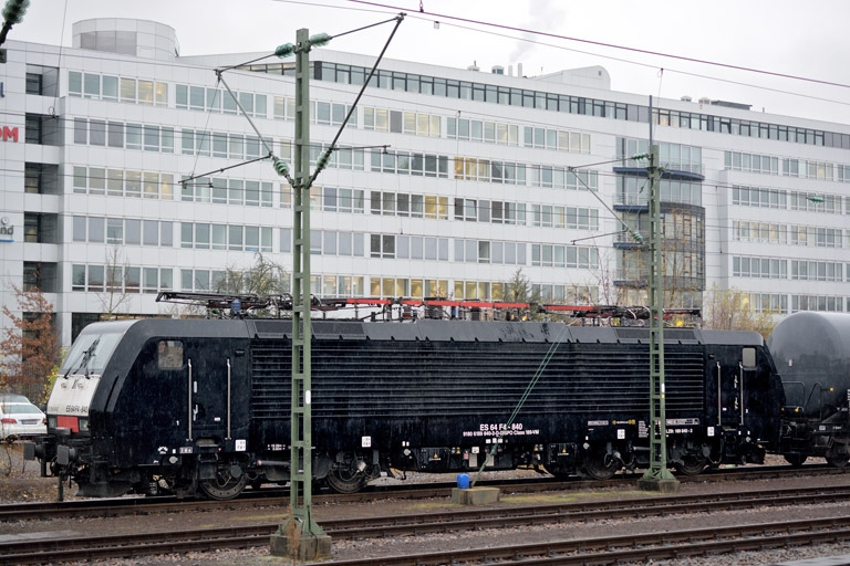 ES 64 F4-840 bei km 15,6 (November 2015)