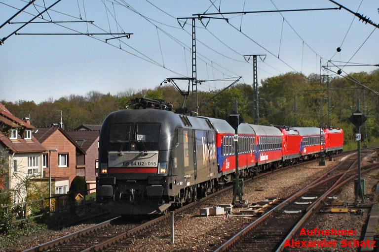 ES 64 U2-015 mit 187 102 und 147 001 bei km 16,8 (April 2015)