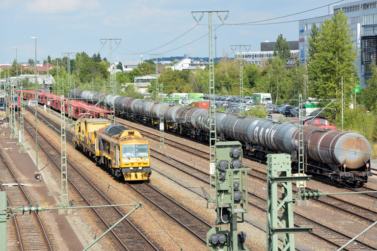 Gleisbaumaschine bei km 15,8 (August 2015)