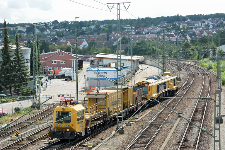 Gleisbaumaschine bei km 16,0 (August 2015)