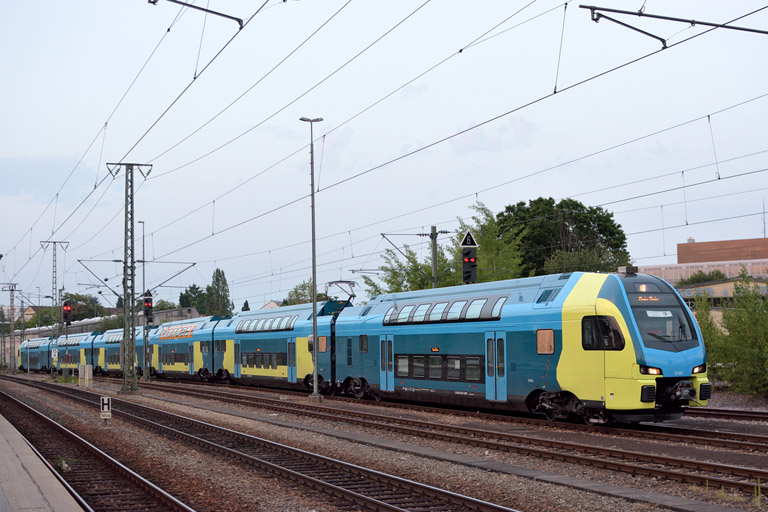 Stadler "Kiss" ET 601 als DbZ 82049 bei km 15,6 (Juli 2015)